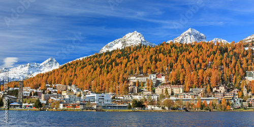 St. Moritz mit St. Moritzersee in Herbst im Engadin in Graubünden, Schweiz