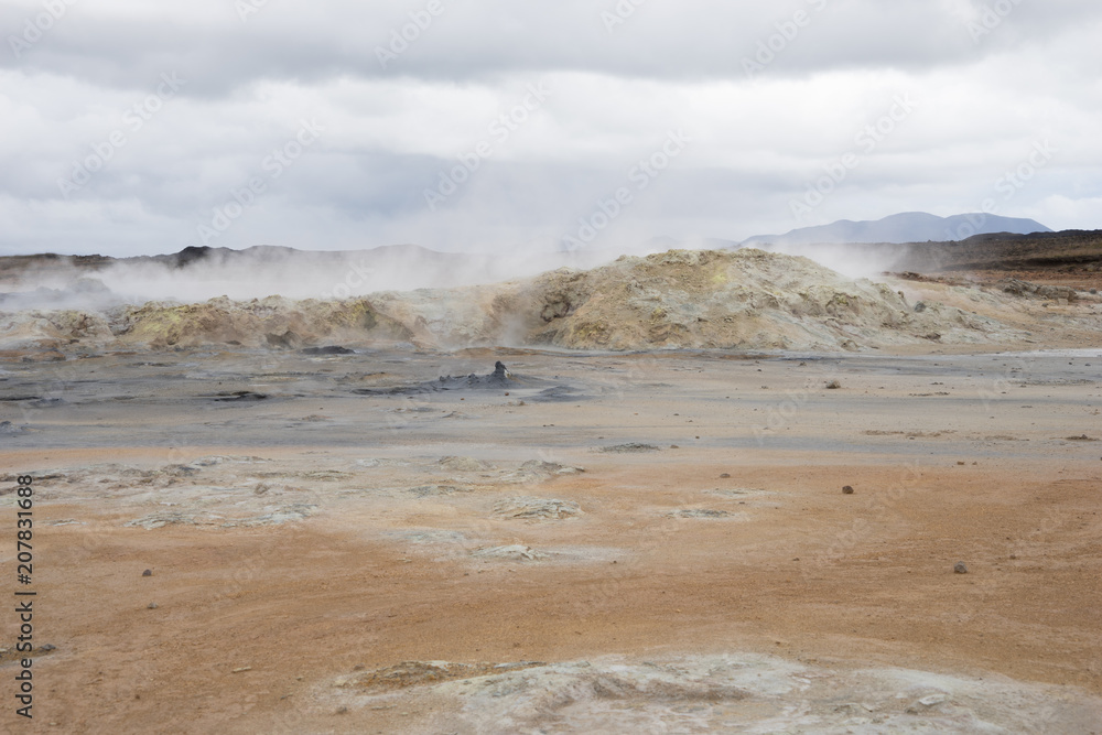 Fumarolen-Landschaft im Geothermalgebiet Námaskarð – Hverir / Nord-Island Fumarolen-Landschaft im Geothermalgebiet Námaskarð – Hverir / Nord-Island