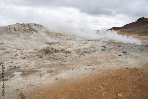 Fumarolen und Schlote im Geothermalgebiet Námaskarð – Hverir / Nord-Island