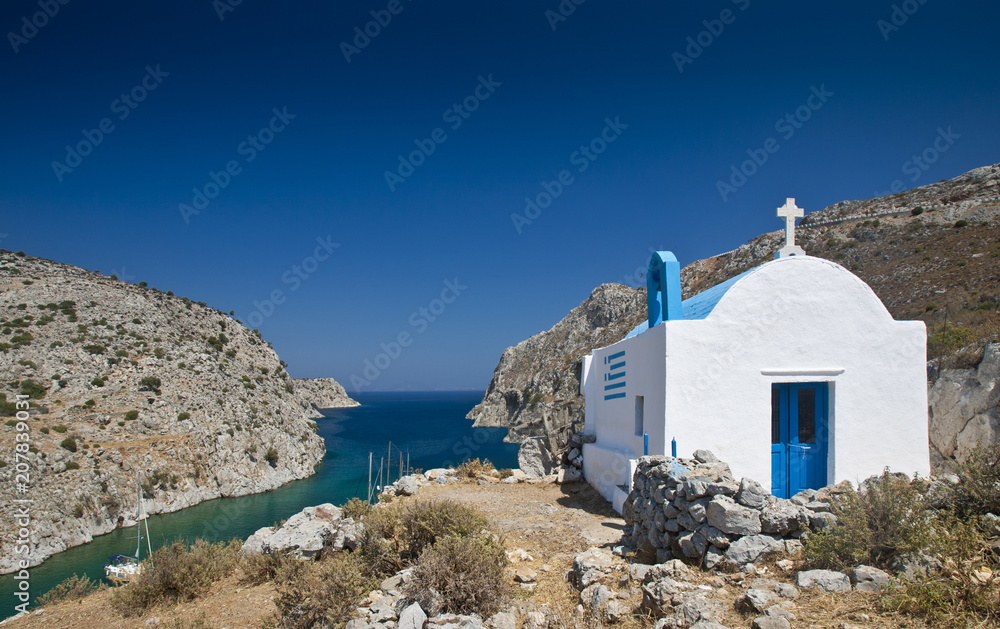 Insel Kalymnos, Griechenland, kleine Kapelle in der Bucht 