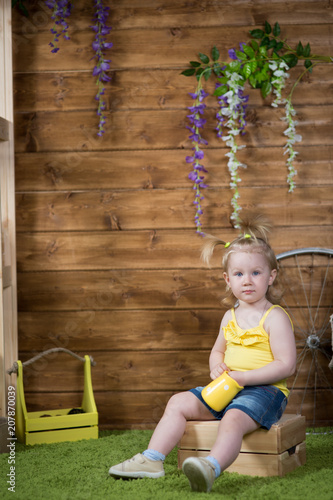 Baby girl plant flowers © Evgenia Tiplyashina