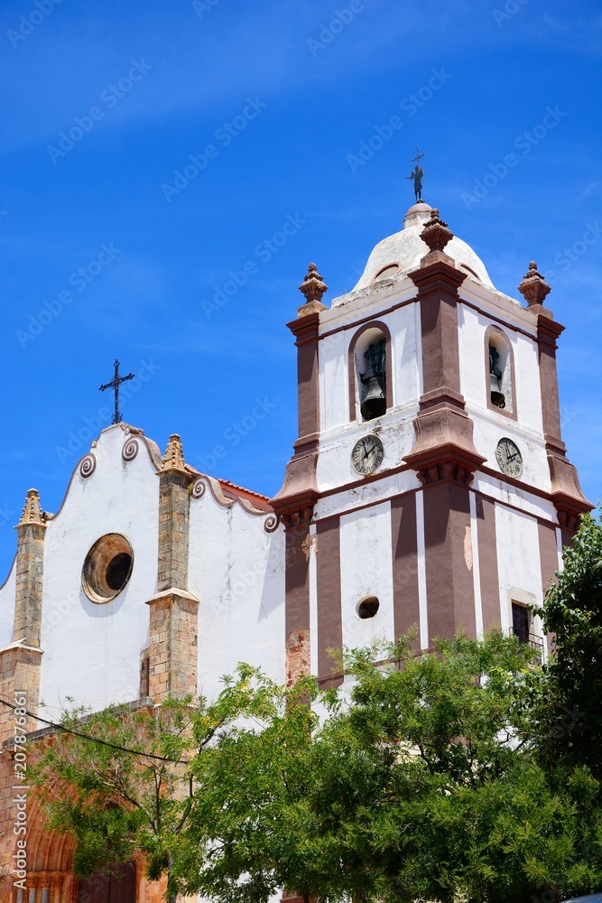 Fototapeta premium View of the Gothic cathedral (Igreja da Misericordia) in the town centre, Silves, Portugal.
