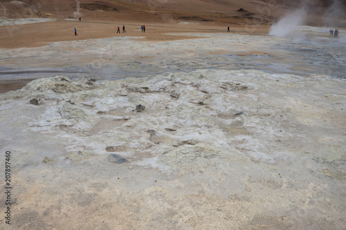 Fumarolen und Schlote im Geothermalgebiet Námaskarð – Hverir / Nord-Island photo