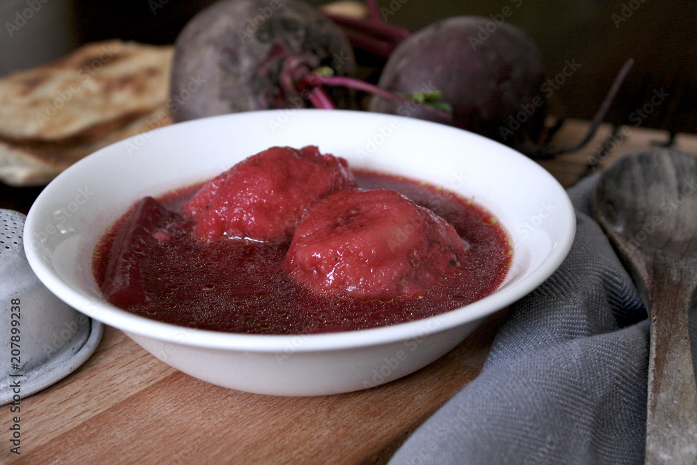 Beet Soup with Semolina dumplings 