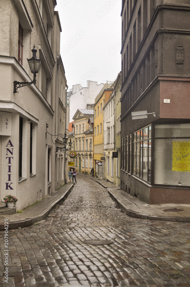 Obraz premium old streets, houses and roofs of the Old Town in Tallinn