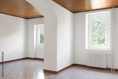 Fototapeta Naklejka Na Ścianę i Meble -  White and completely empty room with wood on the ceiling