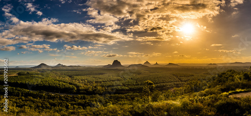 Fotografie Panoramic view of Glass House Mountains at sunset visible from Wild Horse Mounta