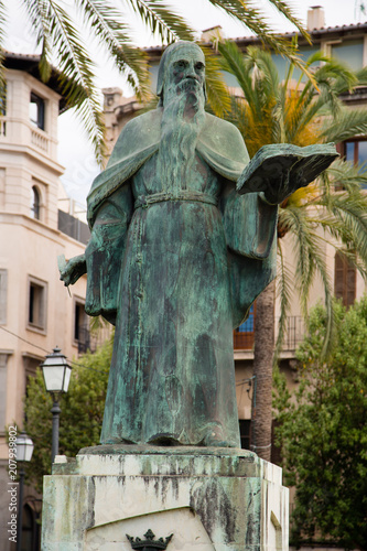 Denkmal Ramon Llull in Palma de Mallorca photo