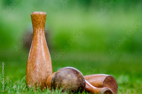 Photographie A traditional wooden lawn skittles set on out of focus grass