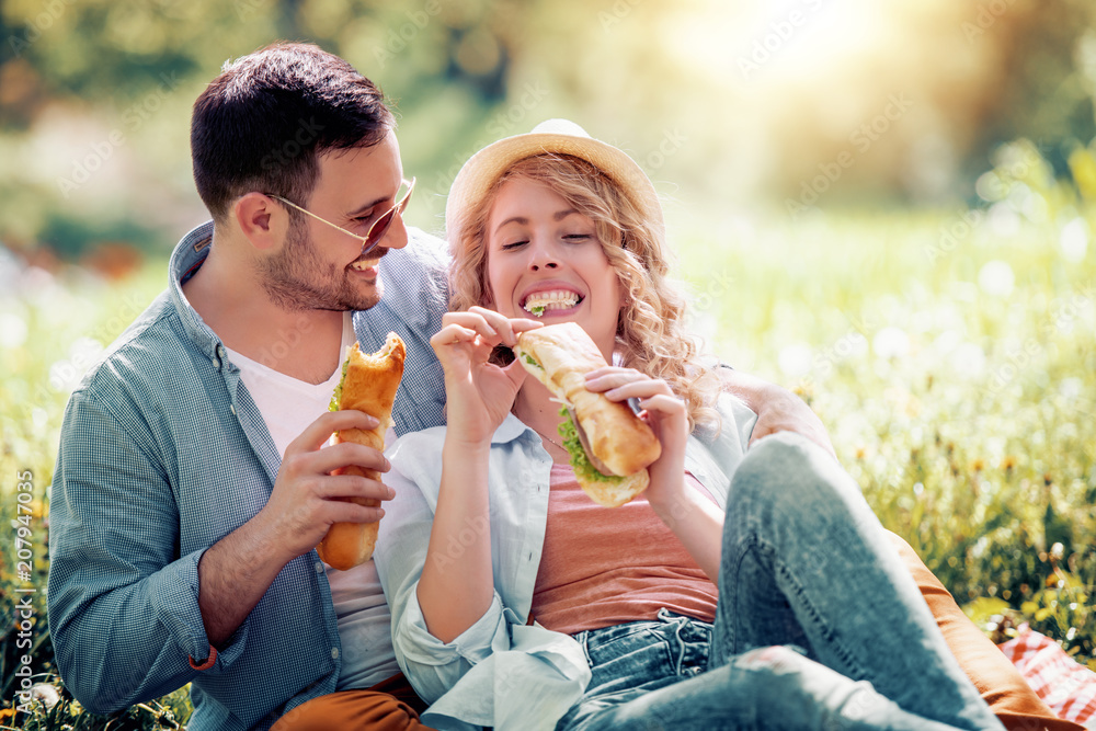 Fototapeta premium Couple on picnic