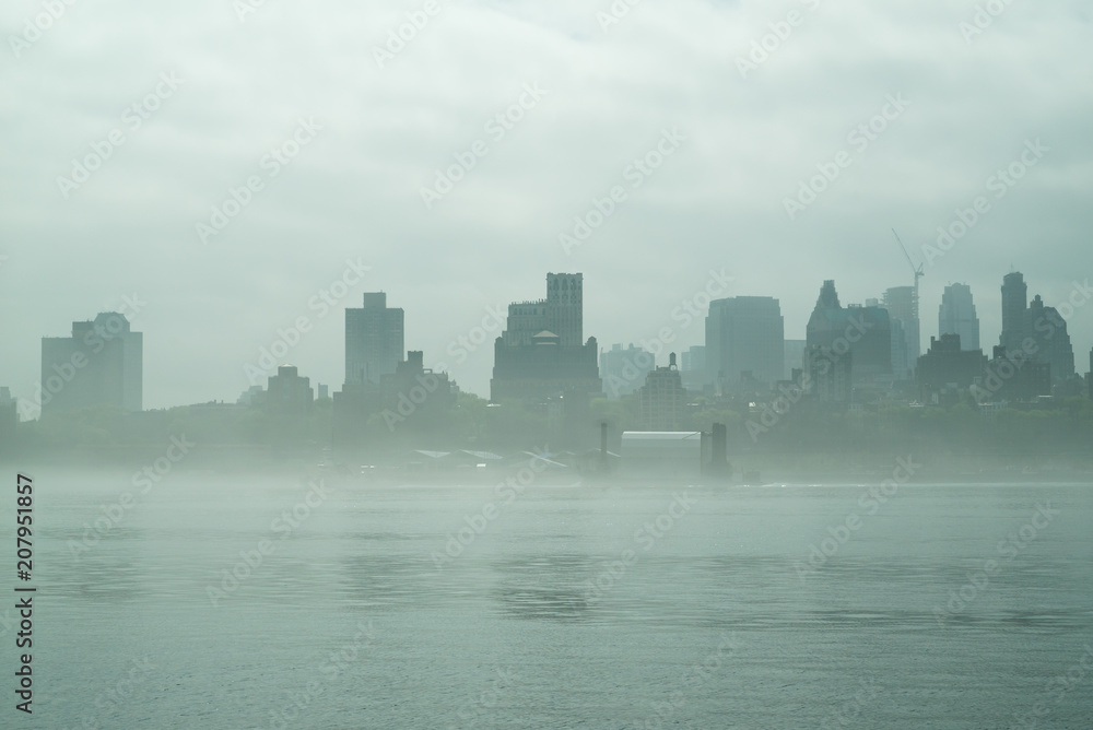 Obraz premium New York city fog. Backgrounds for quotes