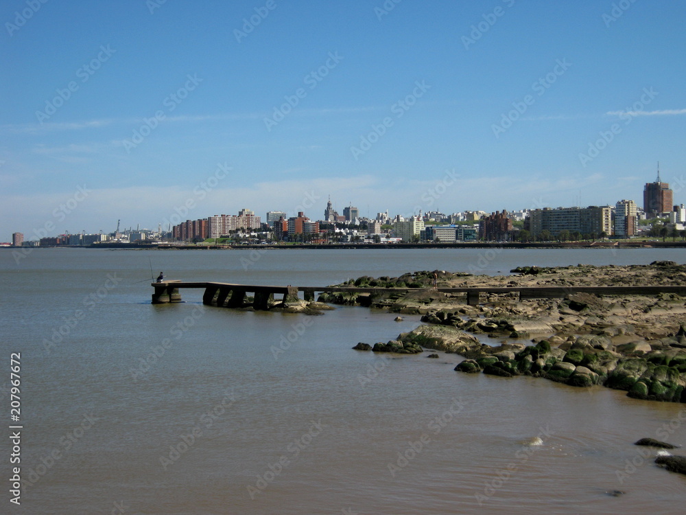 Blick über die Bucht auf Montevideo