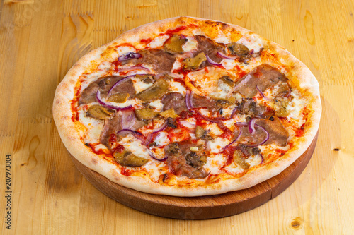 Pizza with beef