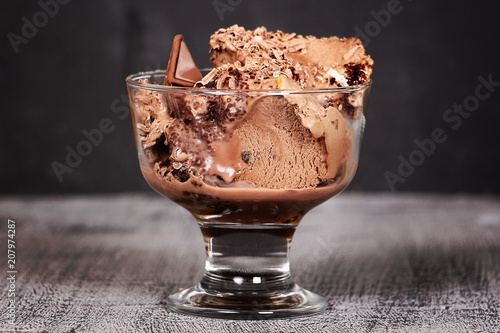 шоколадный десерт, мороженое, лето