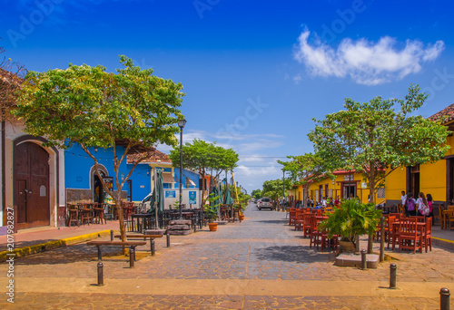 Tela GRANADA, NICARAGUA - APRIL 28, 2016: View of market stalls at a colorful street