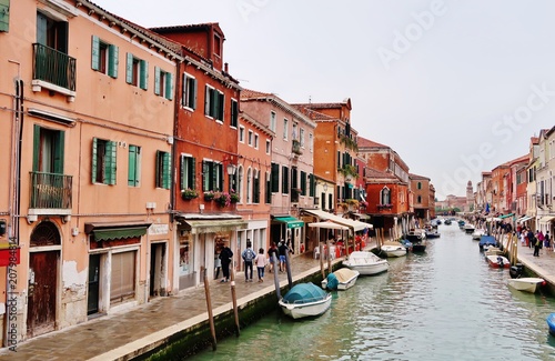 Fototapeta Naklejka Na Ścianę i Meble -  Murano, Venedig, Straßenbild am Kanal