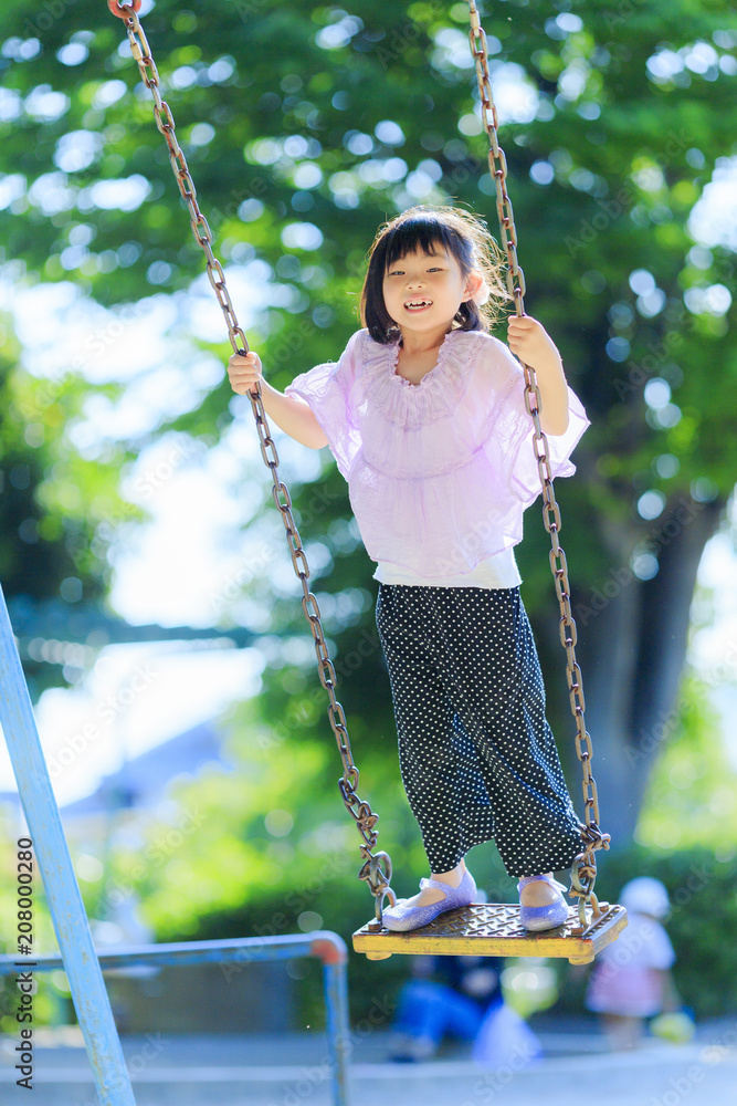 Φωτογραφία 公園で遊ぶ女の子