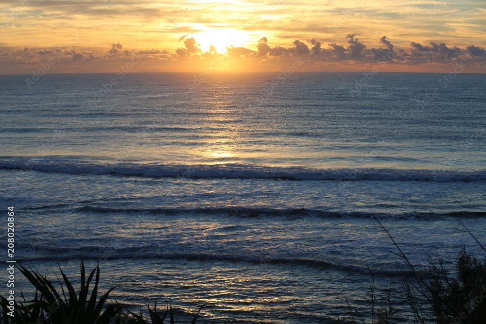 Φωτογραφία Early morning sunrise at Coolum Beach on the Sunshine Coast of Queensland in Australia