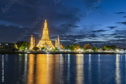 Wat Arun Temple at twilight in bangkok Thailand ..