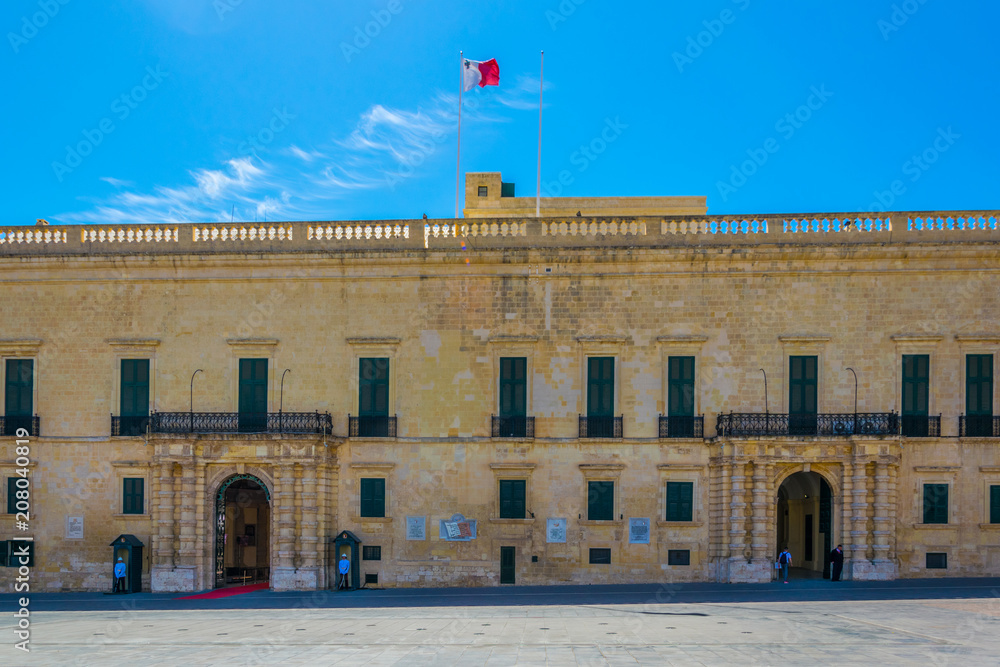 Ταπετσαρία View of Grandmaster palace in Valletta, Malta