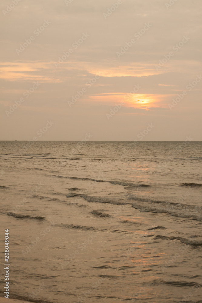 the sea with sunset view on the cloudy day