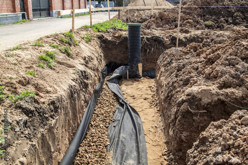 Fotografía drainage pipes and inspection well for removal of water from a site under constr