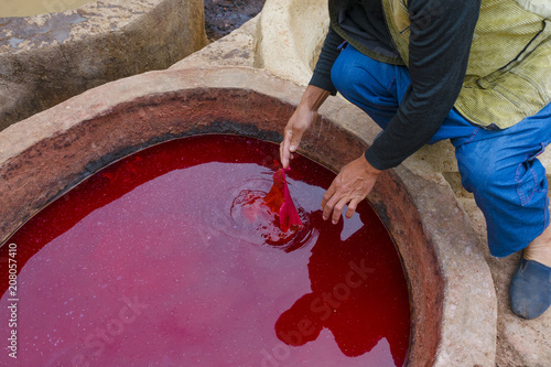 Painting the leather in Fez