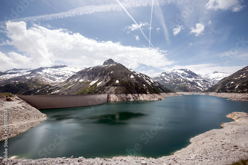 Kölnbreinsperre, Kärnten, Österreich, im Frühsommer photo