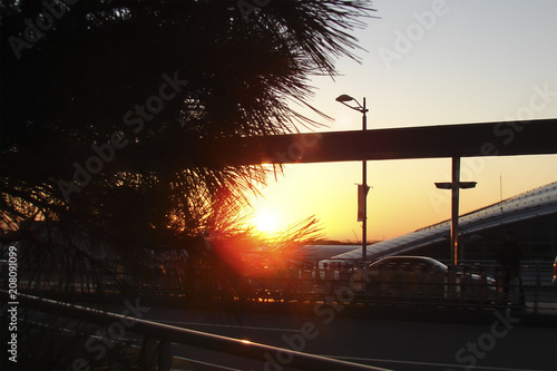 Fotografie Modern airport (Seoul, South Korea) early morning, dawn; a man at a taxi stop; b