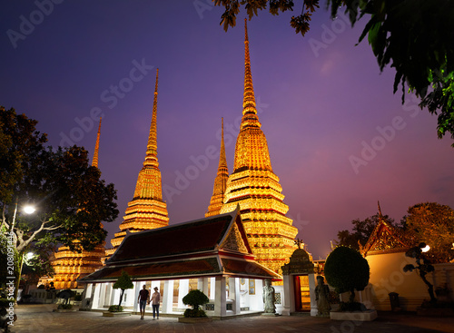Photography Couple of tourist in the Wat Pho