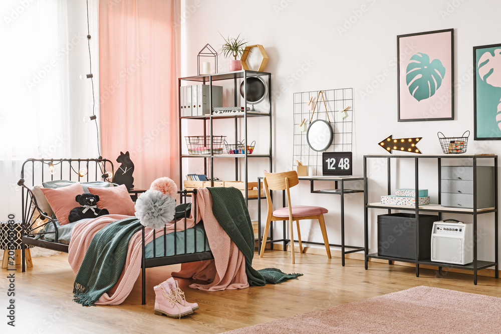 Pink and green feminish bedroom - obrazy, fototapety, plakaty 