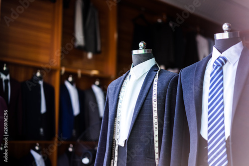 Obraz na płótnie luxury suit in shop w salonie