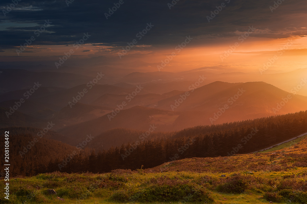 Fototapeta premium beautiful sunset in the mountain