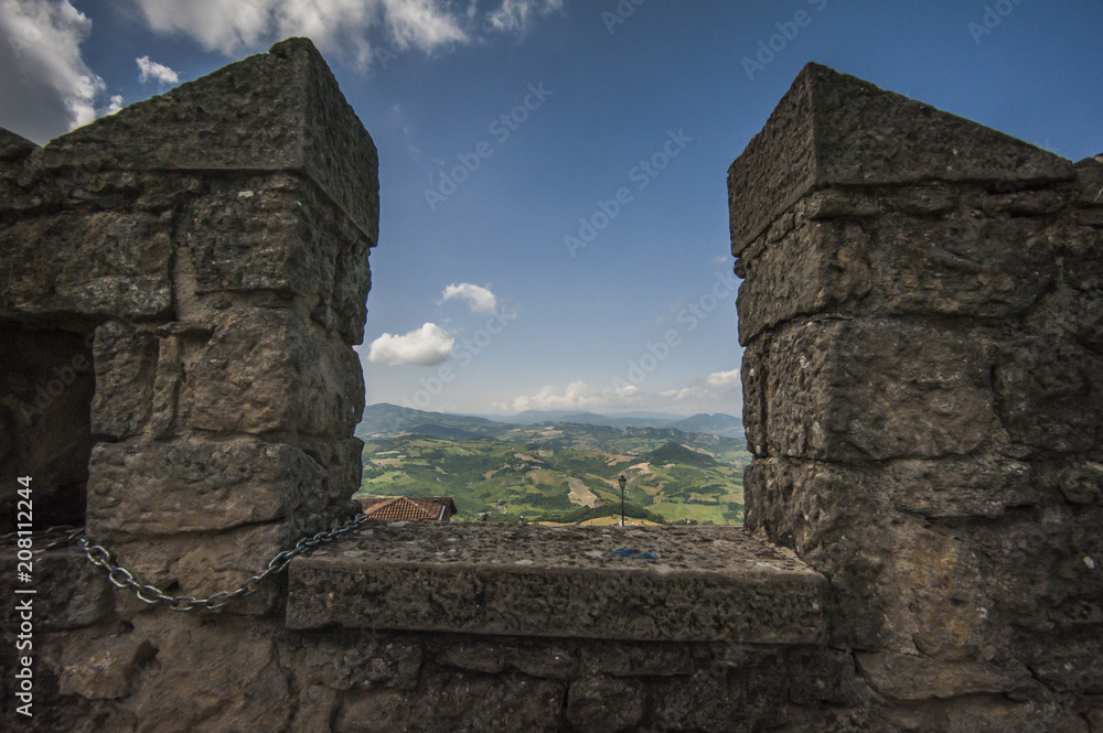 Vallata della Repubblica di San Marino dal monte Titano