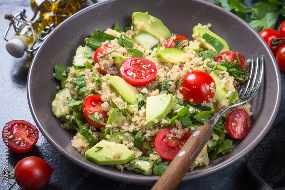 Quinoa salad with spinach, avocado and tomatoes Quinoa salad with spinach, avocado and tomatoes