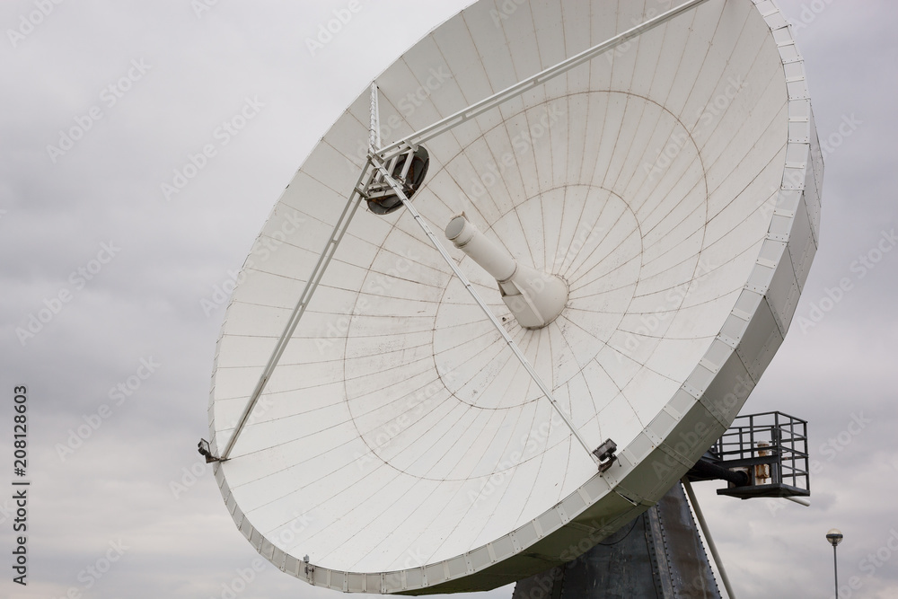 Large parabolic satellite comunications antenna