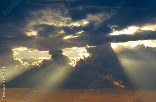 The rays of the sun in the cloudy sky © Дмитрий Симагин