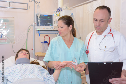 doctors telling patient the diagnosis photo