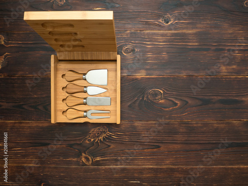 Knives for cheese with wooden handles in a special box