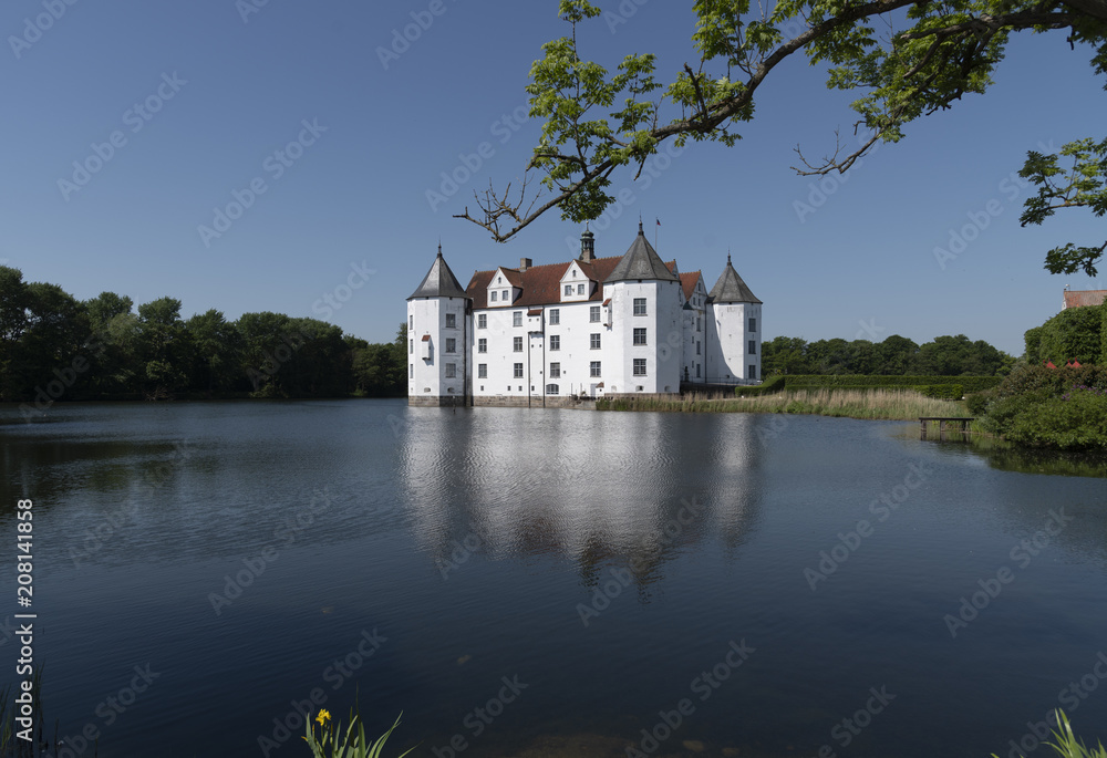 Schloss Glücksburg im Schlosssee