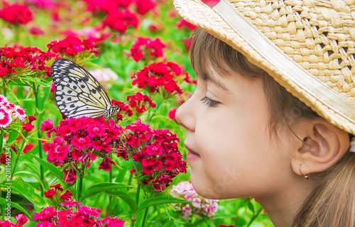 Canvas-taulu Child with a butterfly. Idea leuconoe. Selective focus.