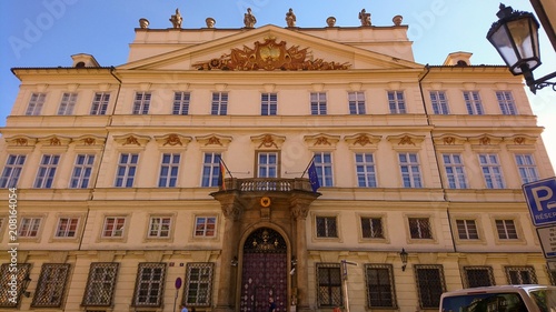 Quadro su tela Entrance of German embassy in Prague