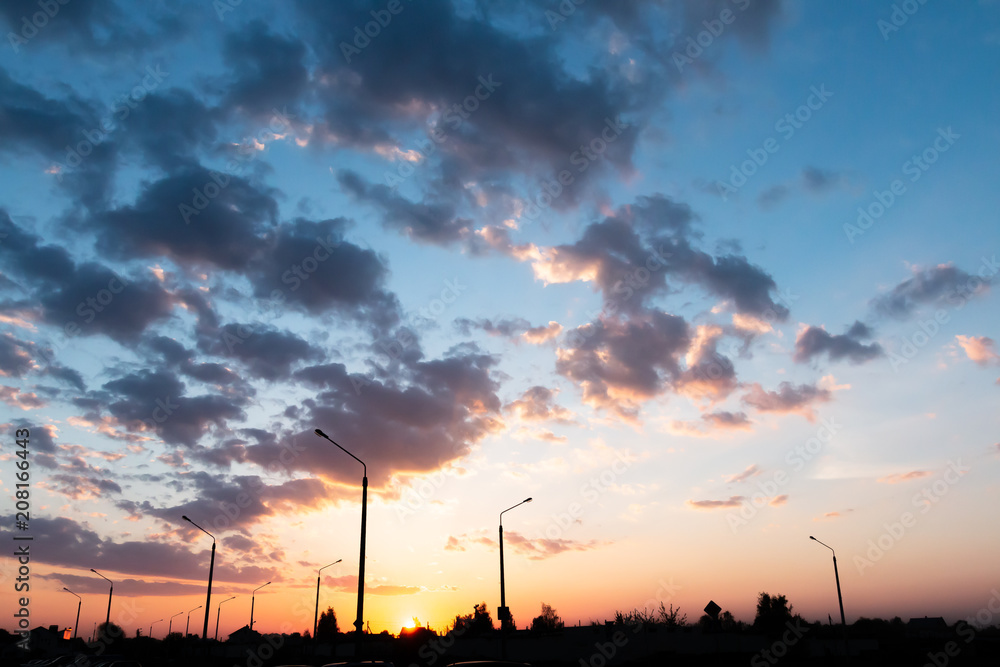 Obraz premium Beautiful white clouds against the blue sky.