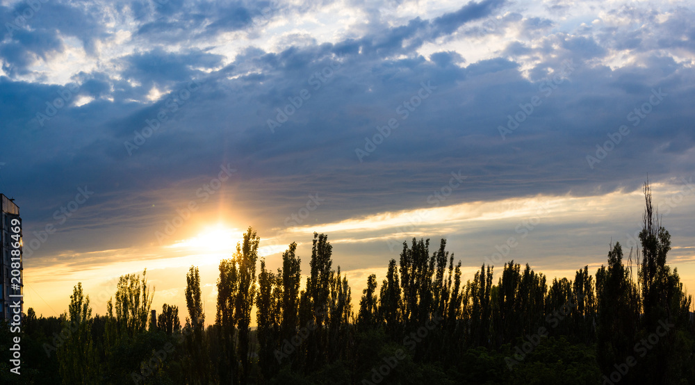 Obraz premium Landscape with dramatic light - beautiful golden sunset with saturated sky and clouds.