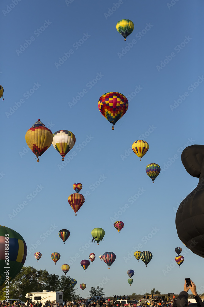 Obraz premium Hot air balloons flying in the sky