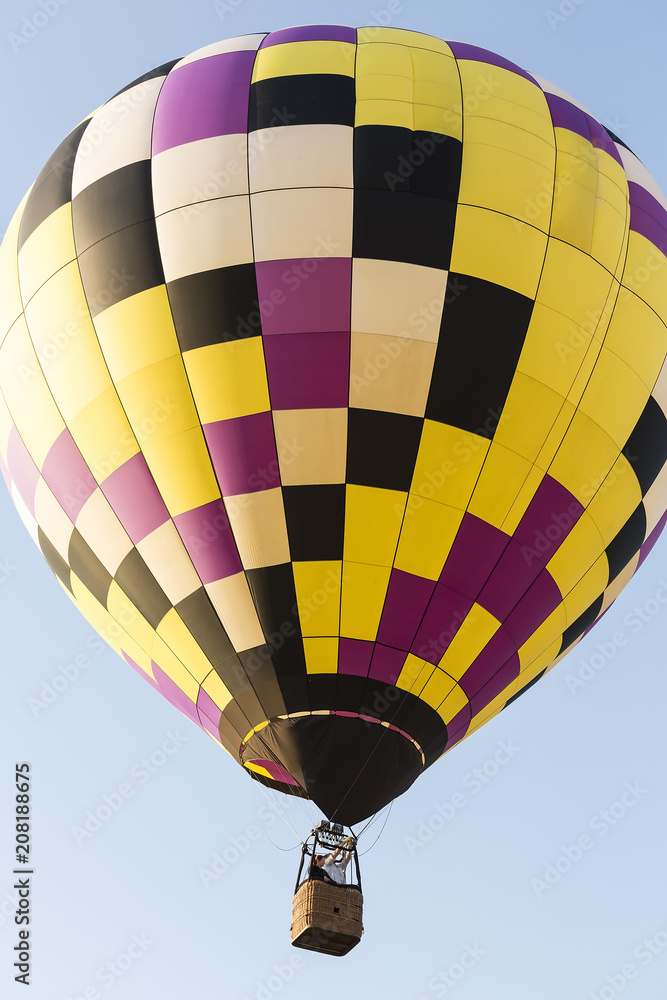 Obraz premium Balony na ogrzane powietrze latające po niebie