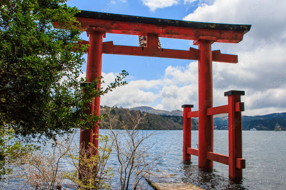 箱根神社　平和の鳥居