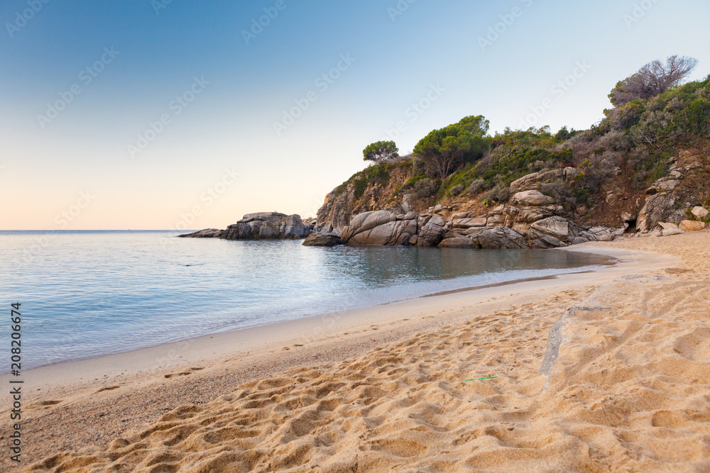 Alba nella Spiaggia di Cavoli, Isola d'Elba, Italia