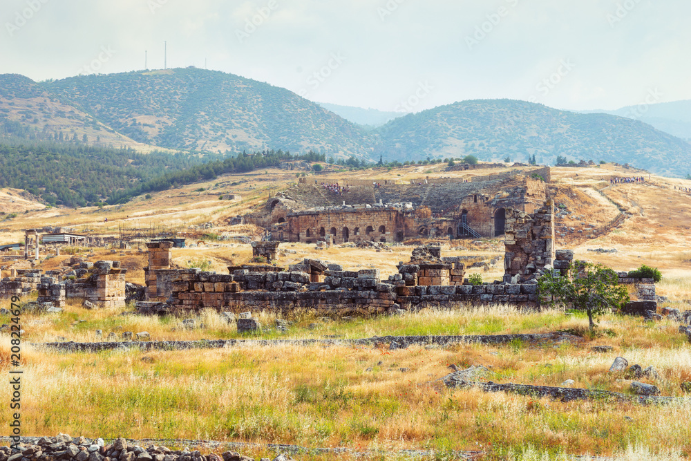 Fototapeta premium Ancient ruins of the Greek spa resort Hierapolis