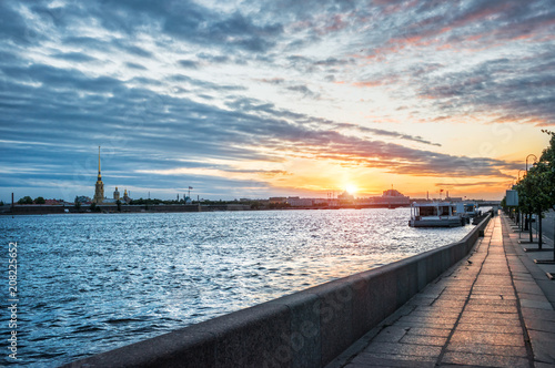Вид на реку Неву в Санкт-Петербурге и Петропавловскую крепость летним утром View of the Neva in St. Petersburg photo